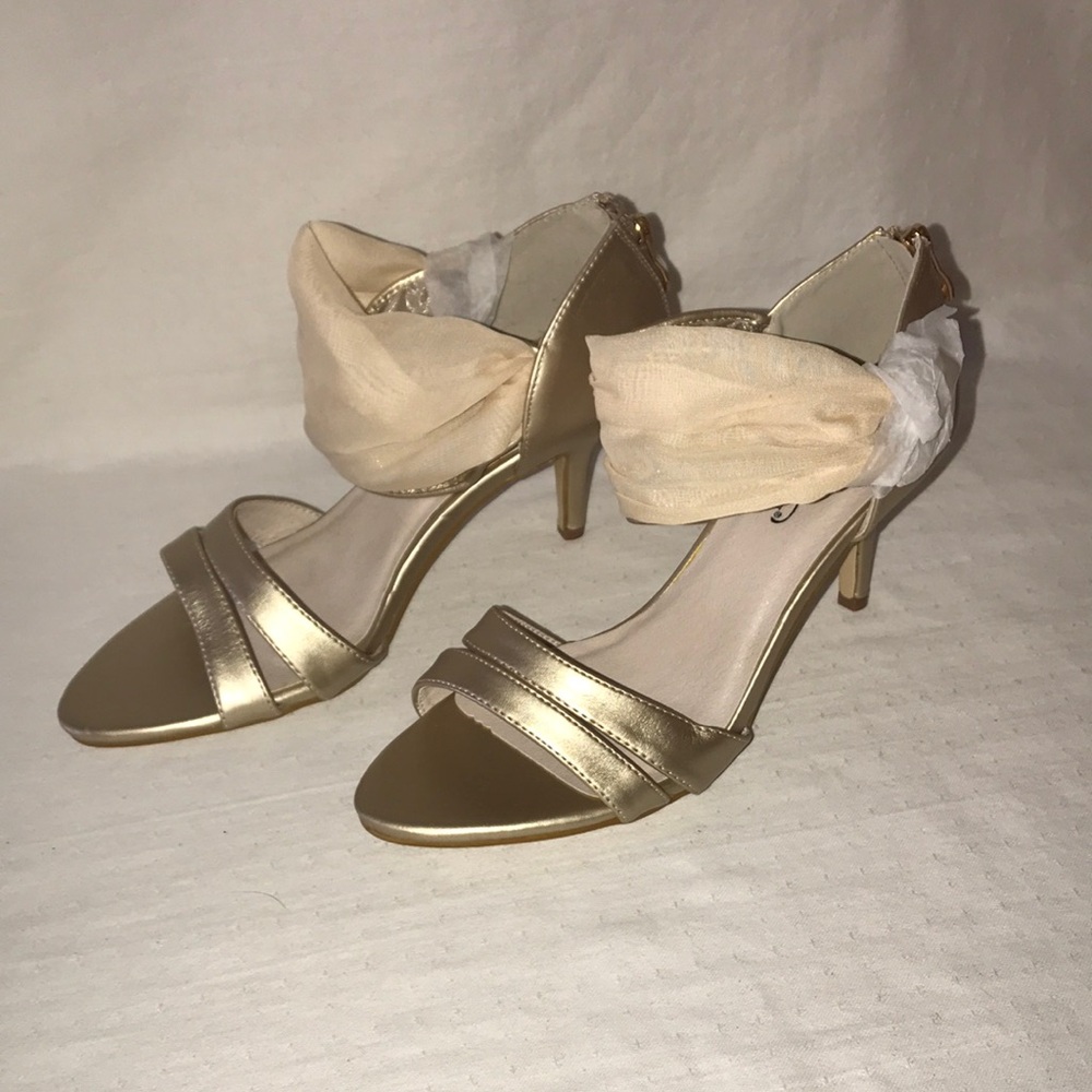 Midnight Velvet Gold Heels with Ankle Strap and Zipper Back - size 7